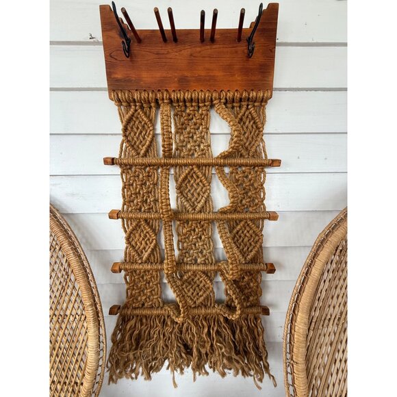 Vintage 1970s Boho Wood Jute Macarame' Wall Hanging With Hooks - Picture 2 of 16